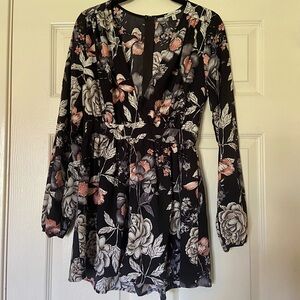 Charlotte Russe Black/White/Blush Floral Long Sleeve Romper, Deep V, Size Medium